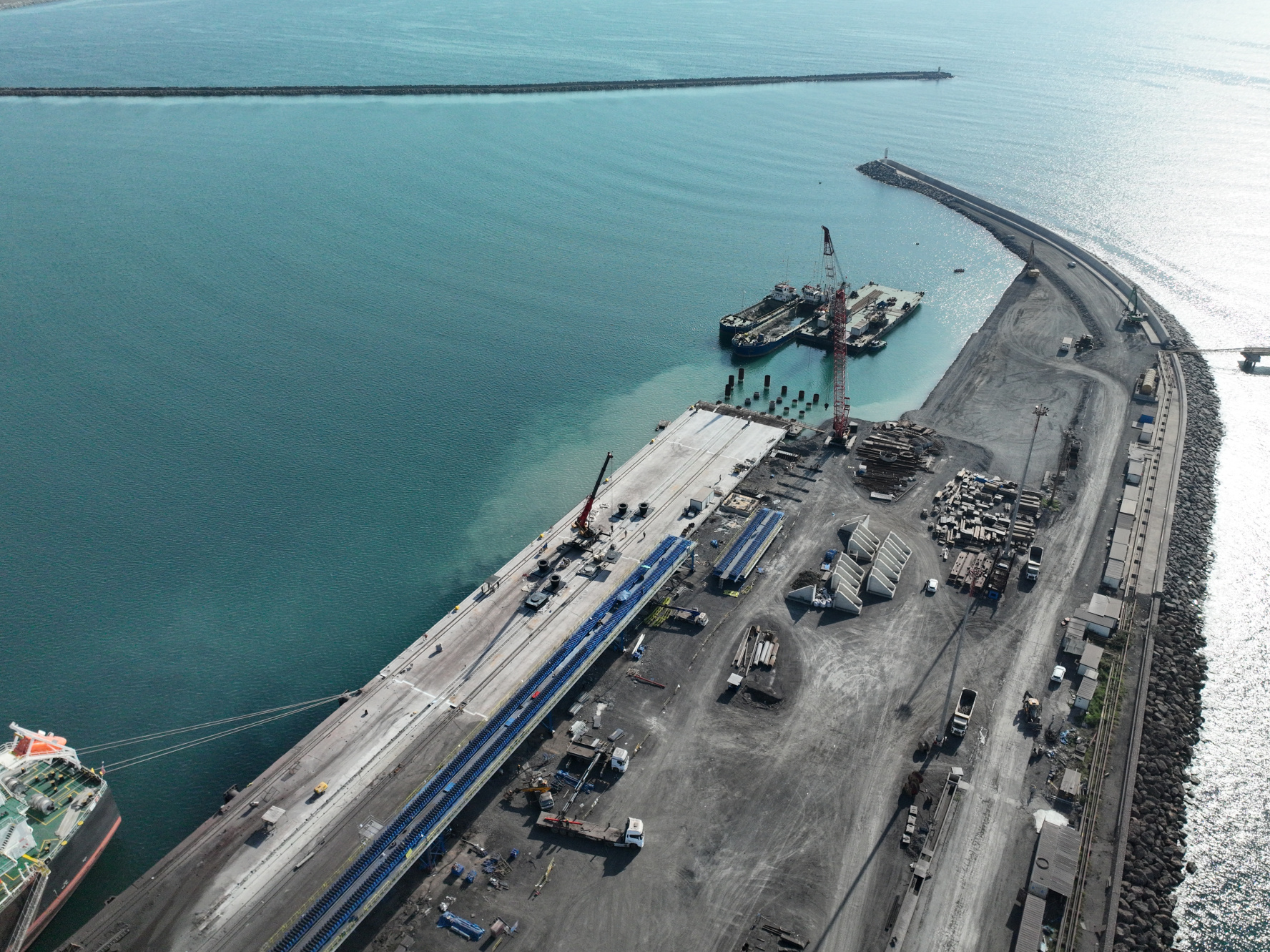 Far from the usual “we build the future” clichés… Everyone builds. Only those anchored in excellence leave a lasting mark. #AnchoredinExcellence